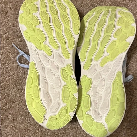New Balance Women's Light Blue Running Shoes - Picture 2 of 4